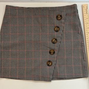 Plaid Mini Skirt 5 Buttons on the side / Back zipper